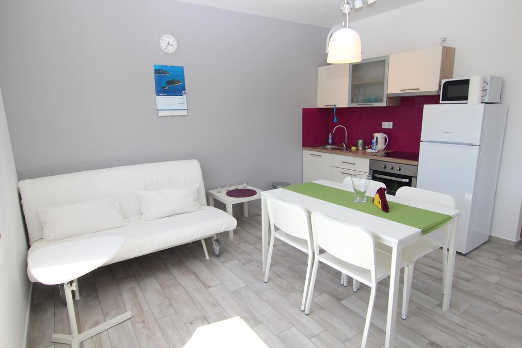 Apartment Villa Franci Pag Town Buitenkant foto